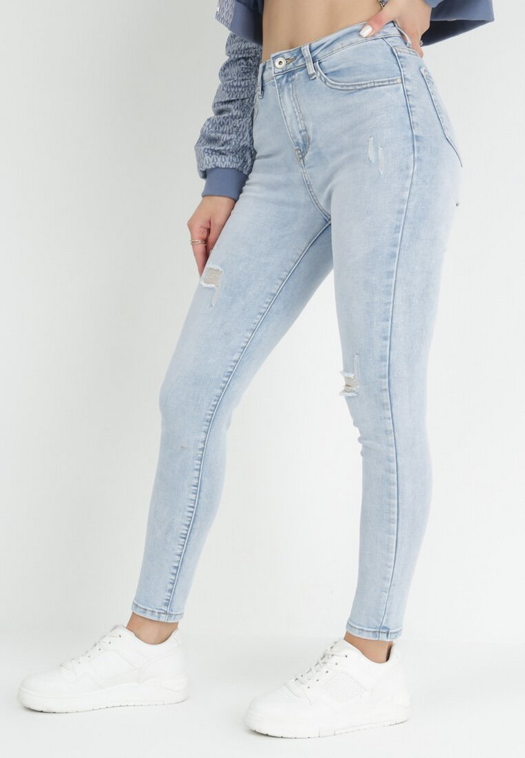 Jasnoniebieskie Jeansy Skinny z Przetarciami Hannia