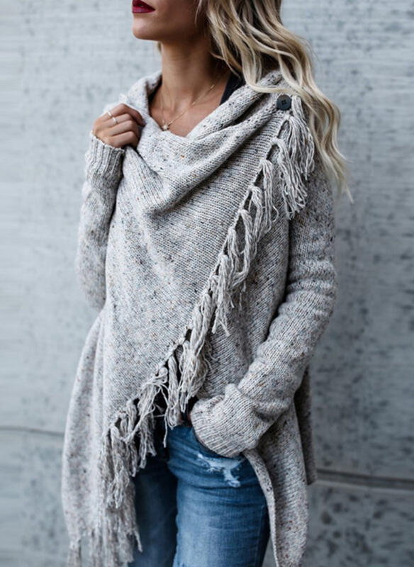 Sweter narzutka z frędzlami