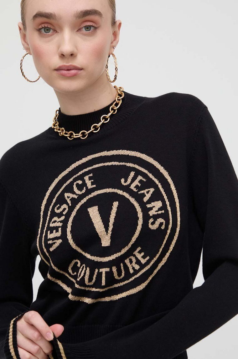 Versace Jeans Couture sweter kolor czarny lekki z półgolfem 76HAFM21 CMH40