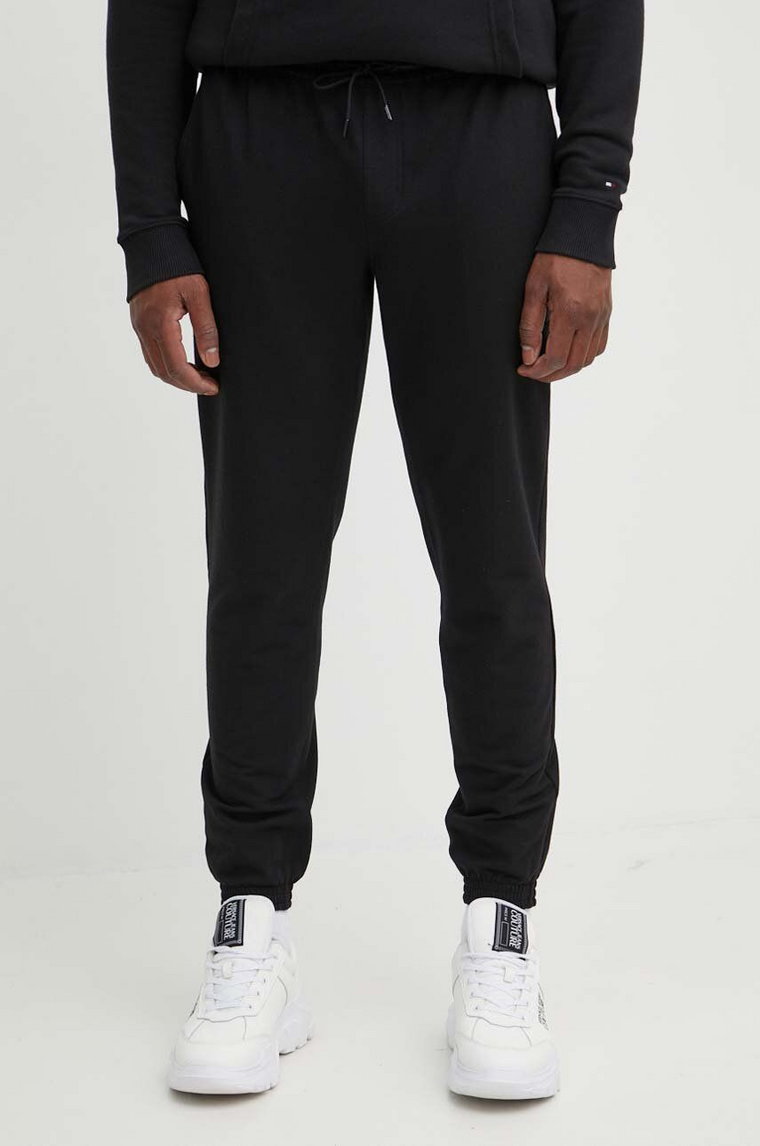 Calvin Klein Jeans spodnie dresowe kolor czarny z aplikacją J30J325336