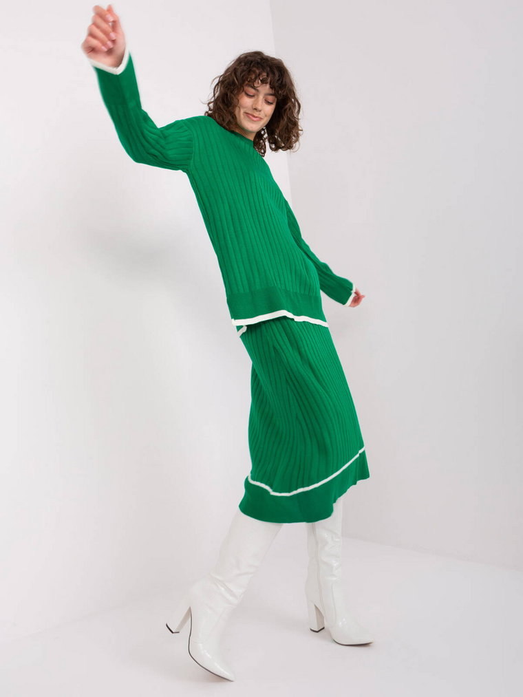 Komplet casualowy zielony casual sweter i spódnica dekolt okrągły długość midi