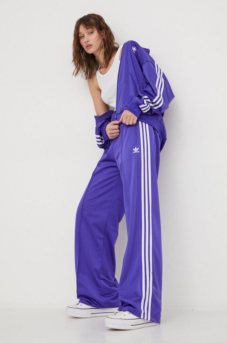 adidas Originals spodnie dresowe kolor fioletowy z aplikacją  IP0635