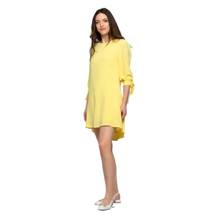 Lightweight flared dress with a round neckline Kocca