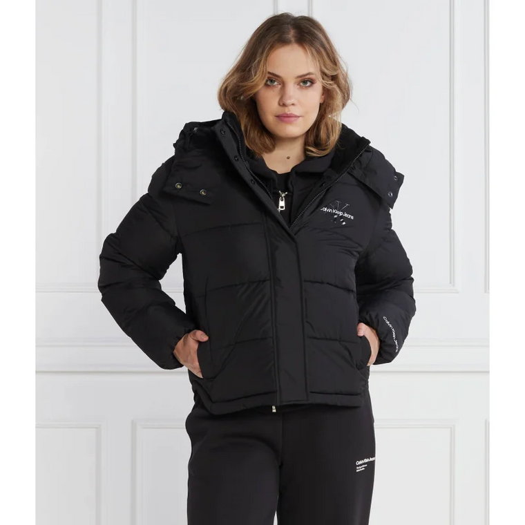 CALVIN KLEIN JEANS Puchowa kurtka MONOLOGO NON DOWN SHORT PUFFER | Regular Fit