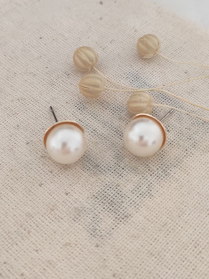 atelier MIU Pozłacane kolczyki-wkrętki z perłami
