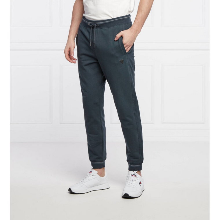 GUESS Spodnie dresowe ADAM | Slim Fit