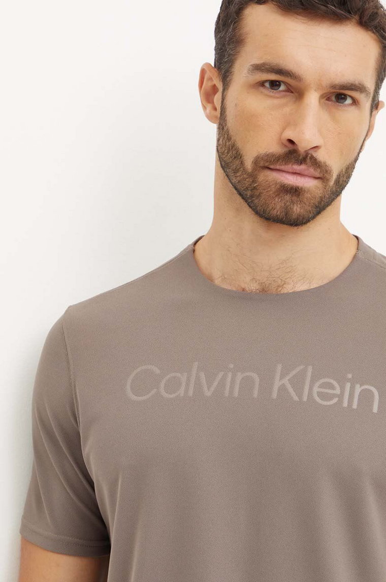 Calvin Klein Performance t-shirt treningowy kolor brązowy z nadrukiem 00GMF4K124