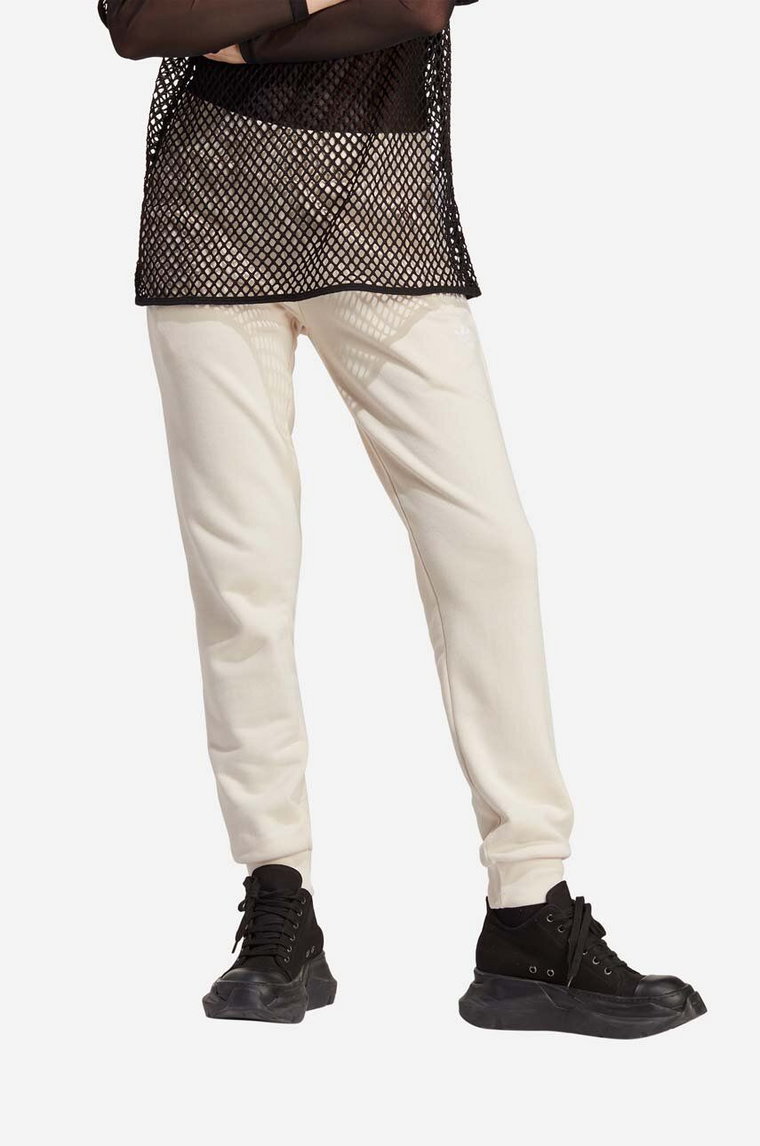 adidas Originals spodnie dresowe bawełniane kolor beżowy gładkie IA6477