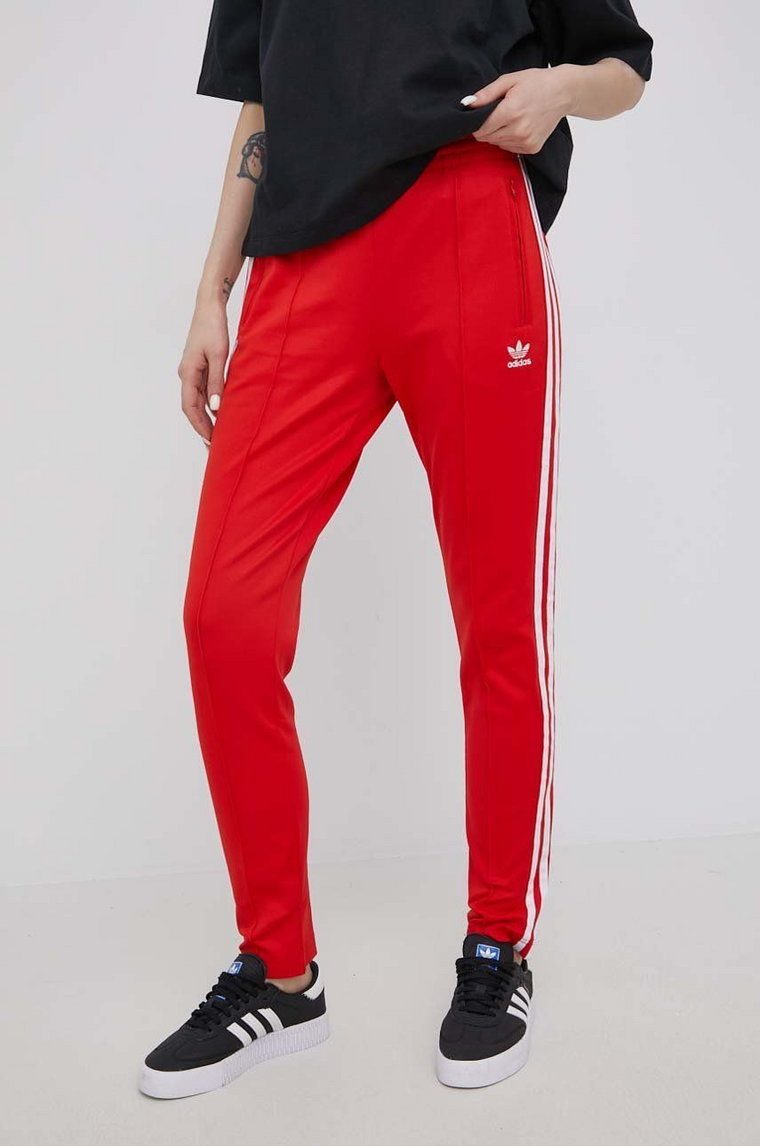adidas Originals spodnie HF1992 damskie kolor czerwony z aplikacją HF1992-VIVRED