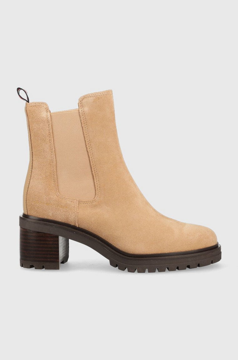 Tommy Hilfiger sztyblety zamszowe Outdoor Chelsea Mid Heel Boot damskie kolor beżowy na słupku