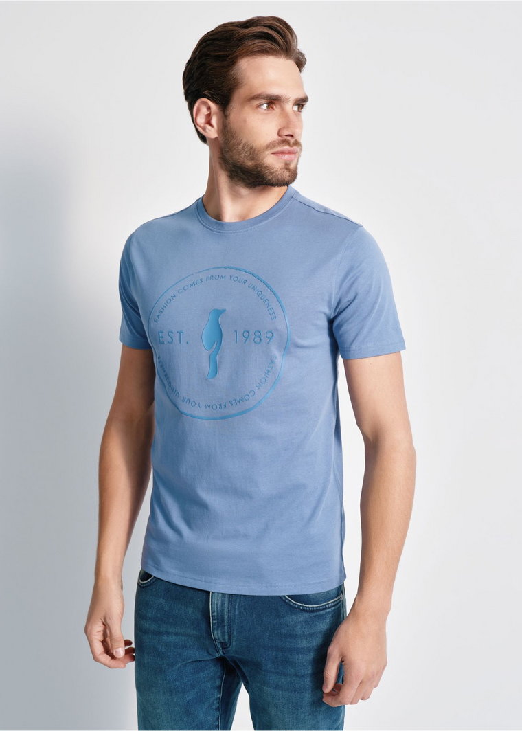 Niebieski T-shirt męski z logo marki OCHNIK
