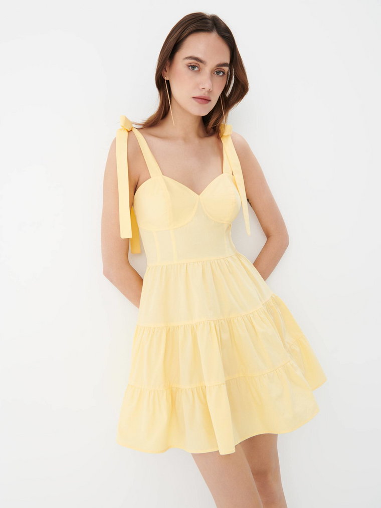 żółte sukienki Mohito, kolekcja damska na sezon lato 2023 | Lamoda.pl