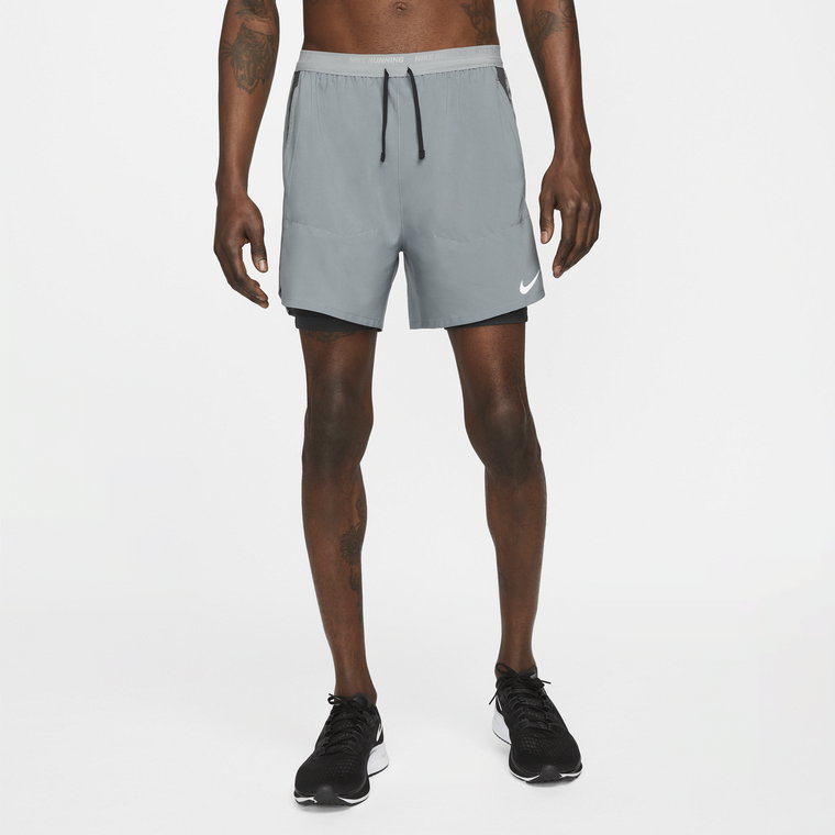 Męskie hybrydowe spodenki do biegania Nike Stride Dri-FIT 13 cm - Zieleń