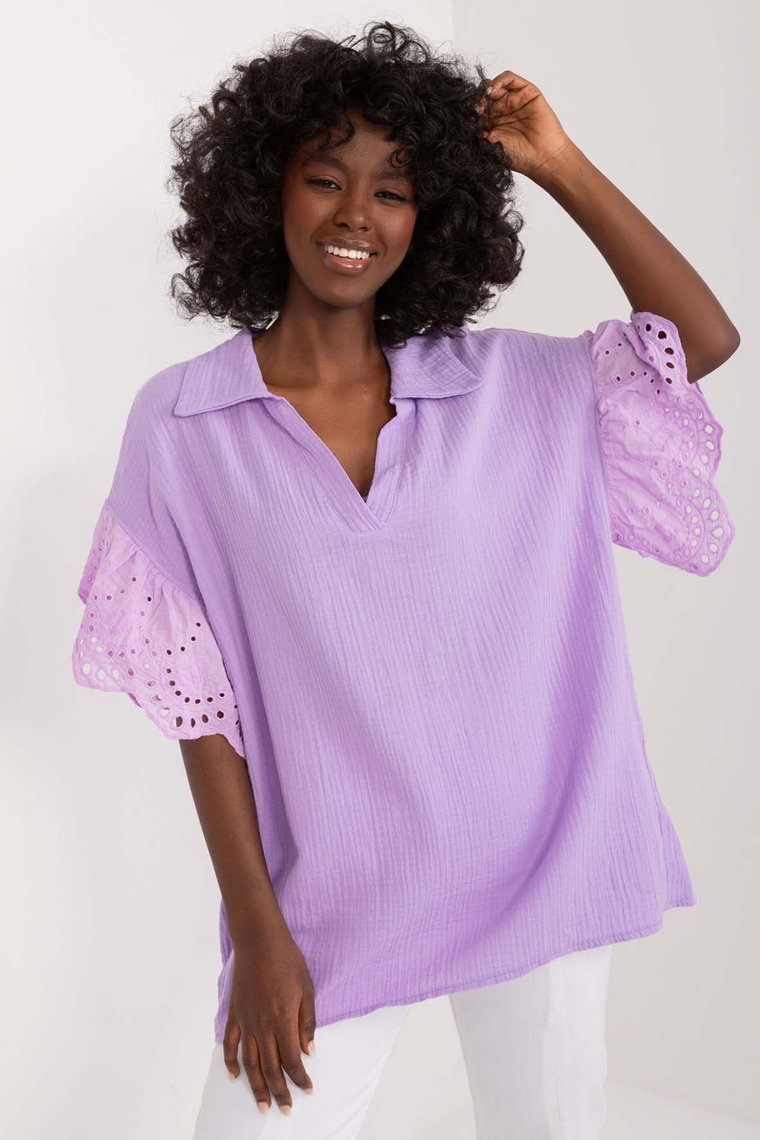 Muślinowa bluzka damska z haftowanym rękawem - fioletowa