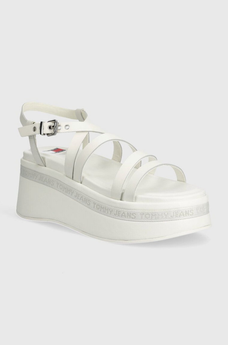 Tommy Jeans sandały skórzane TJW STRAPPY WEDGE SANDAL kolor biały EN0EN02516