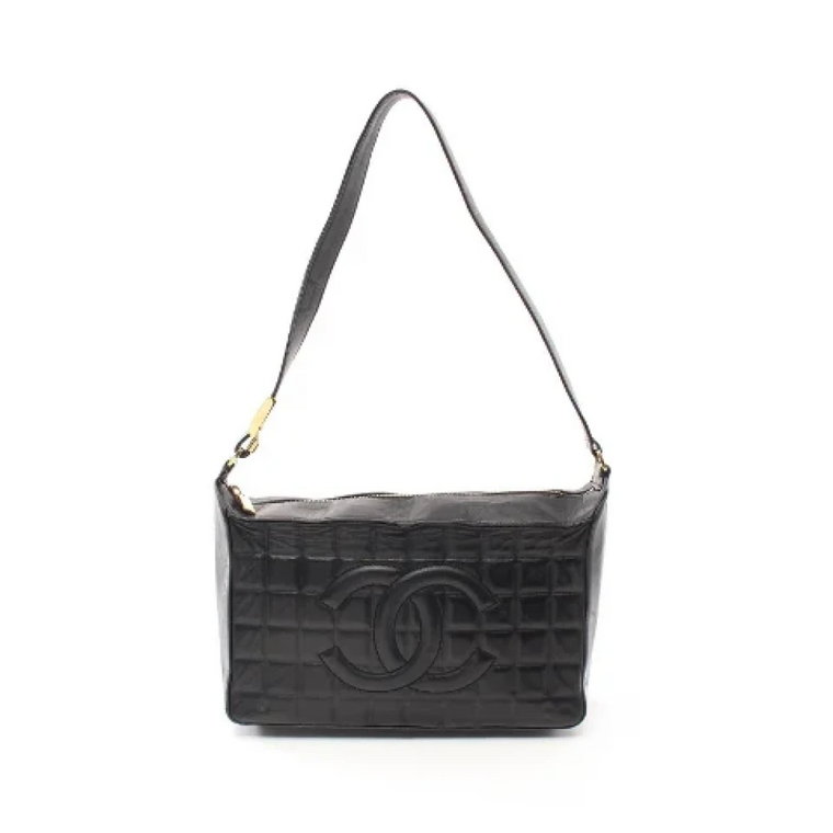Używana czarna skórzana torebka na ramię Chanel Vintage