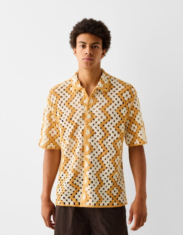 Bershka Szydełkowa Koszula Z Geometrycznym Wzorem I Krótkim Rękawem Mężczyzna M Żółty