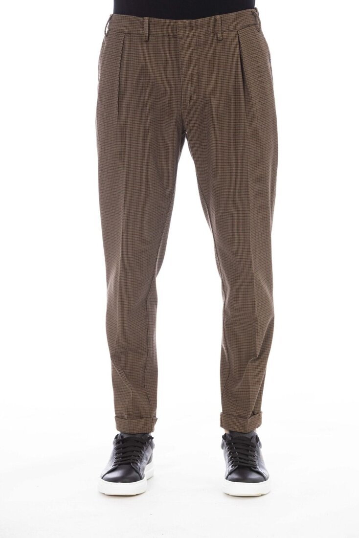 Spodnie marki Distretto12 model PA140FW0 kolor Brązowy. Odzież męska. Sezon: