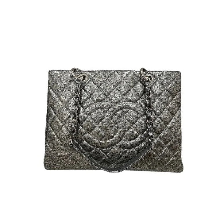 Używana metaliczna szara torba na ramię Chanel Vintage