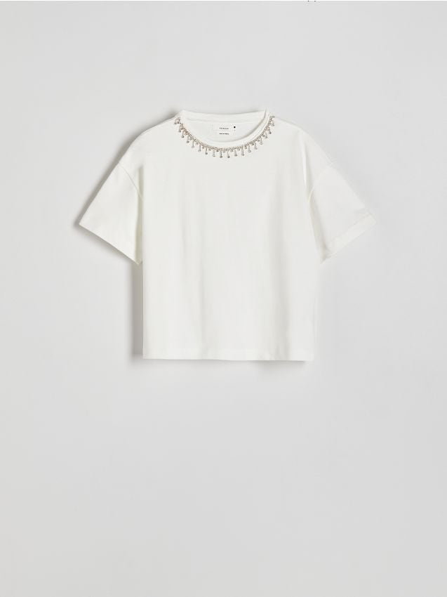 Reserved - T-shirt z biżuteryjnym zdobieniem - złamana biel