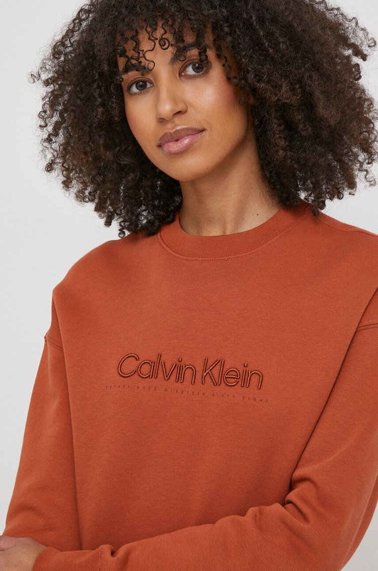 Calvin Klein bluza damska kolor brązowy z aplikacją