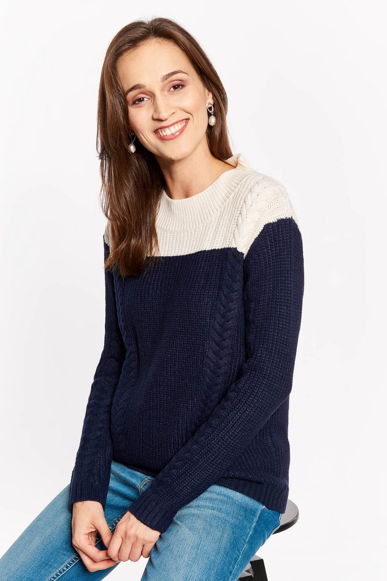 Dwukolorowy pleciony sweter