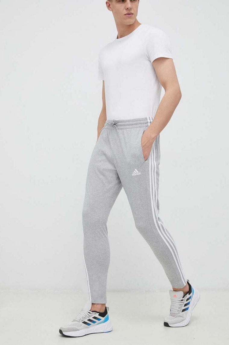 adidas spodnie treningowe Essentials kolor szary melanżowe IC0046