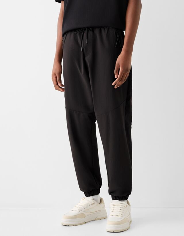 Bershka Spodnie Jogger Z Technicznego Materiału Mężczyzna Xs Czarny