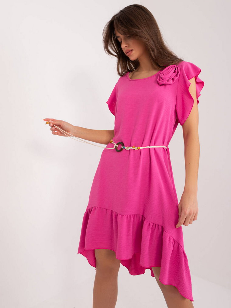 Sukienka z falbaną ciemny różowy codzienna letnia dekolt okrągły rękaw krótki długość przed kolano pasek falbana