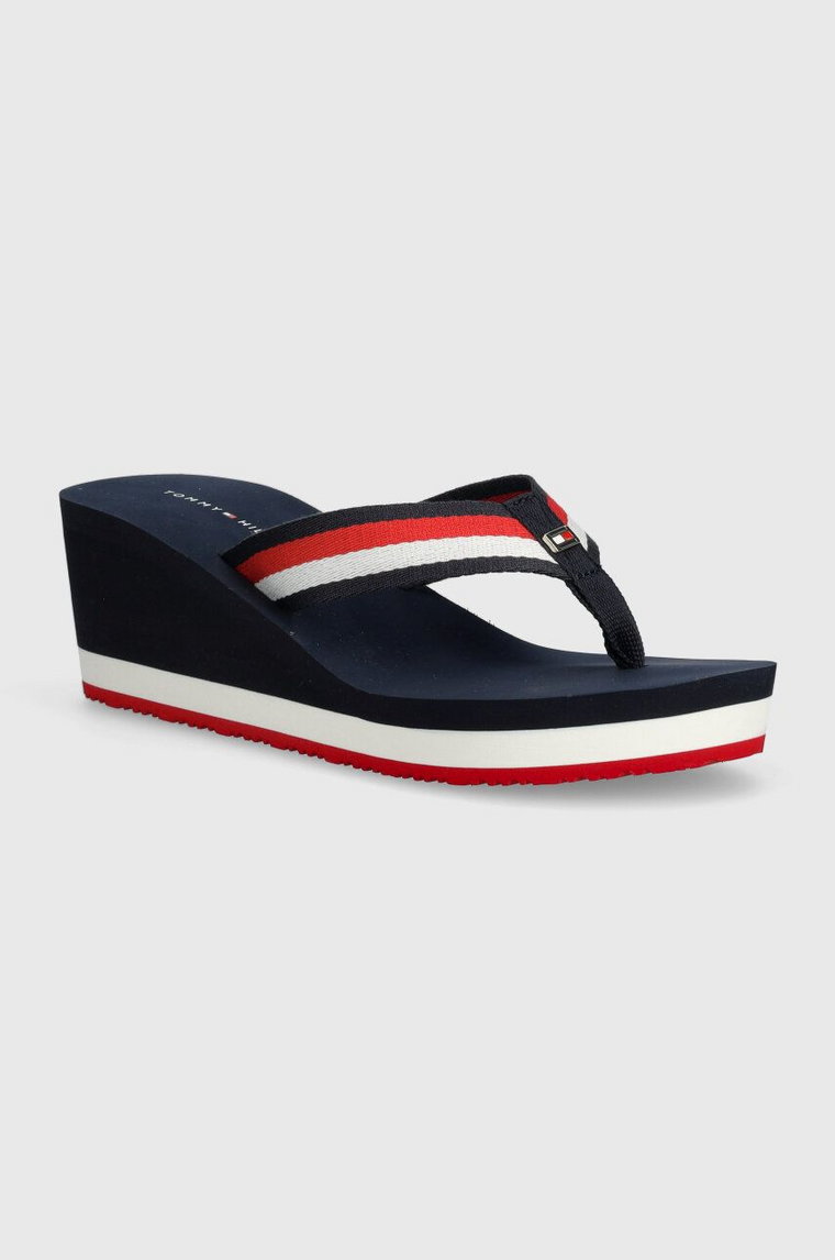 Tommy Hilfiger japonki CORPORATE WEDGE BEACH SANDAL damskie kolor granatowy na koturnie FW0FW07987