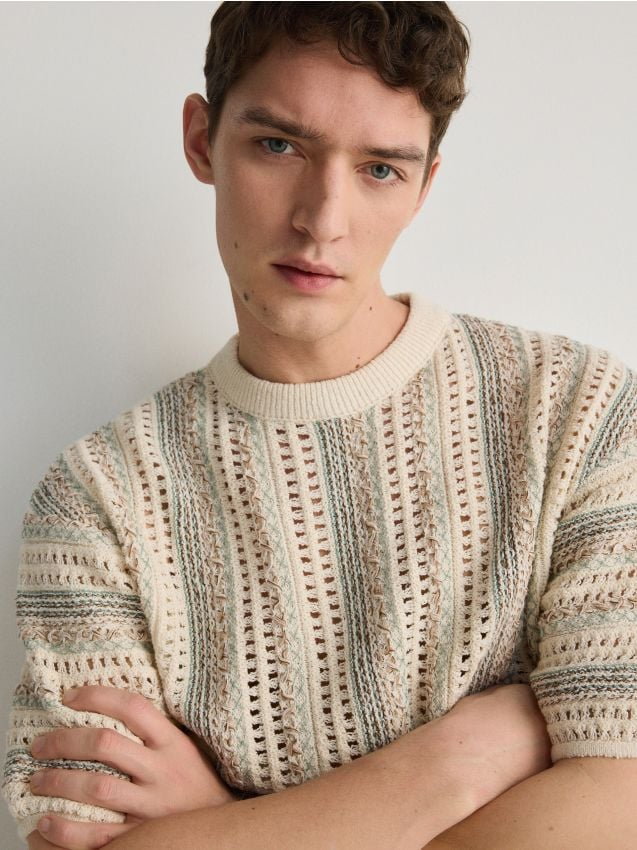 Reserved - Sweter ze strukturalnej dzianiny - wielobarwny