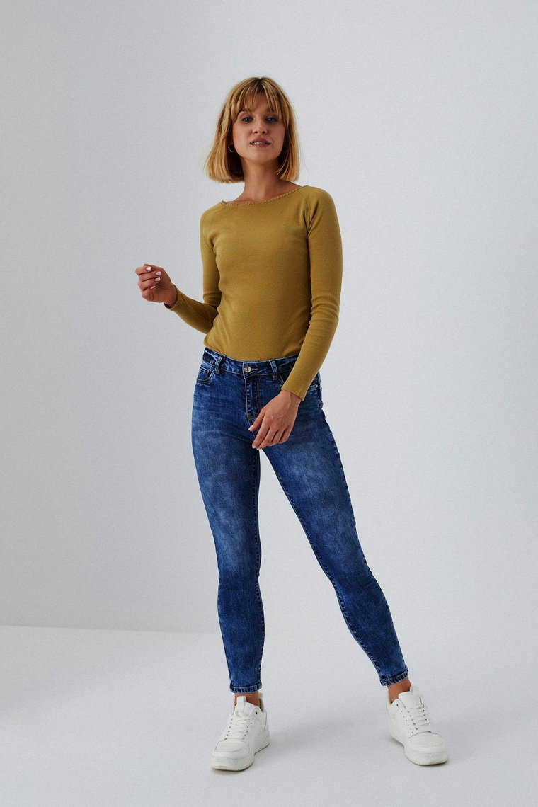 Spodnie jeansowe damskie z efektem sprania