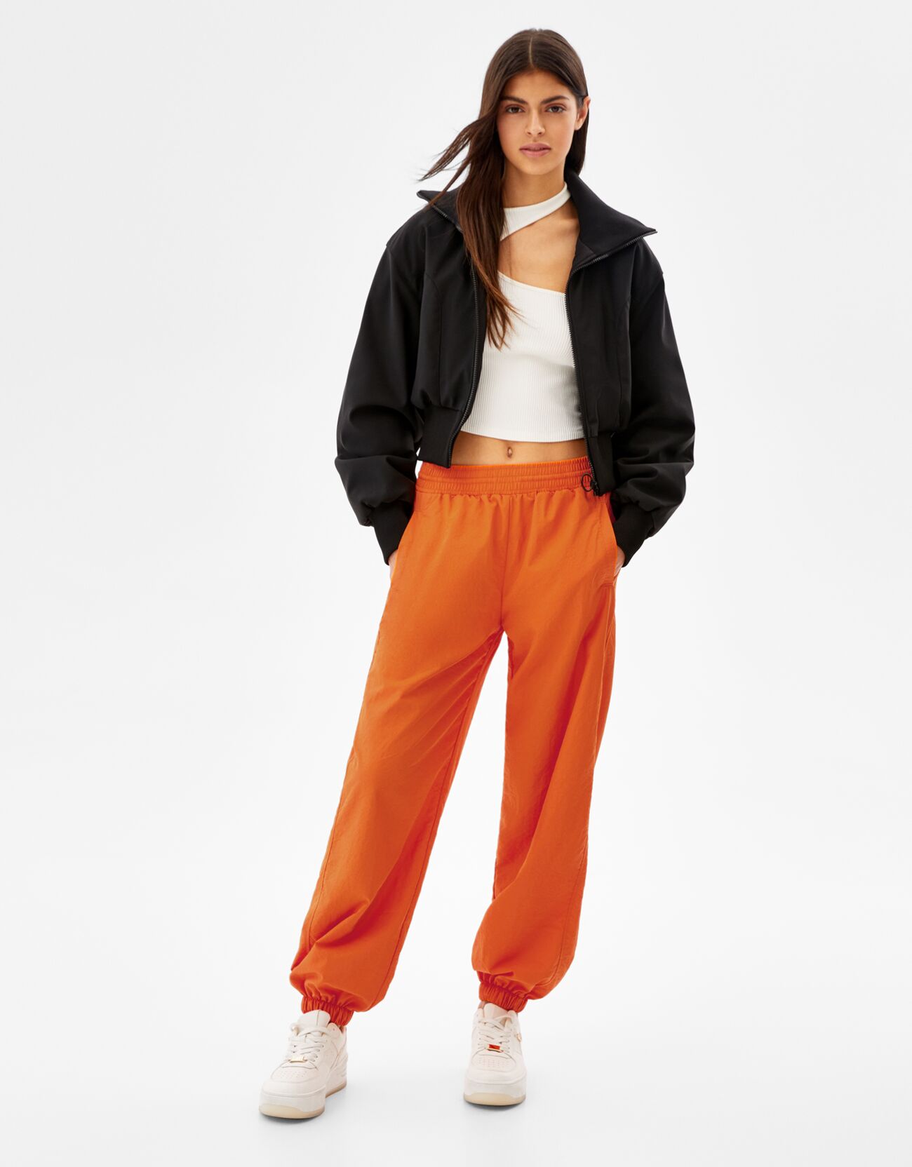 Bershka Spodnie Jogger Z Efektem Nylonowym Kobieta Xs Pomarańczowy Bershka