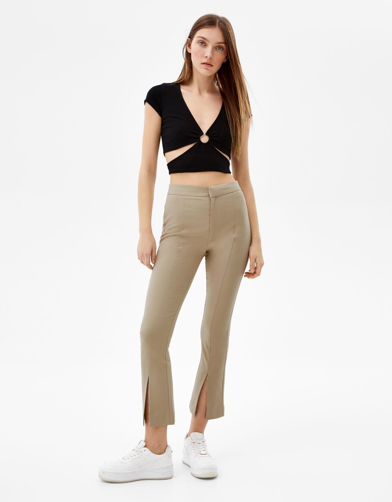 Bershka Spodnie Kick Flare Z Rozcięciami U Dołu Kobieta 32 Piaskowy Bershka