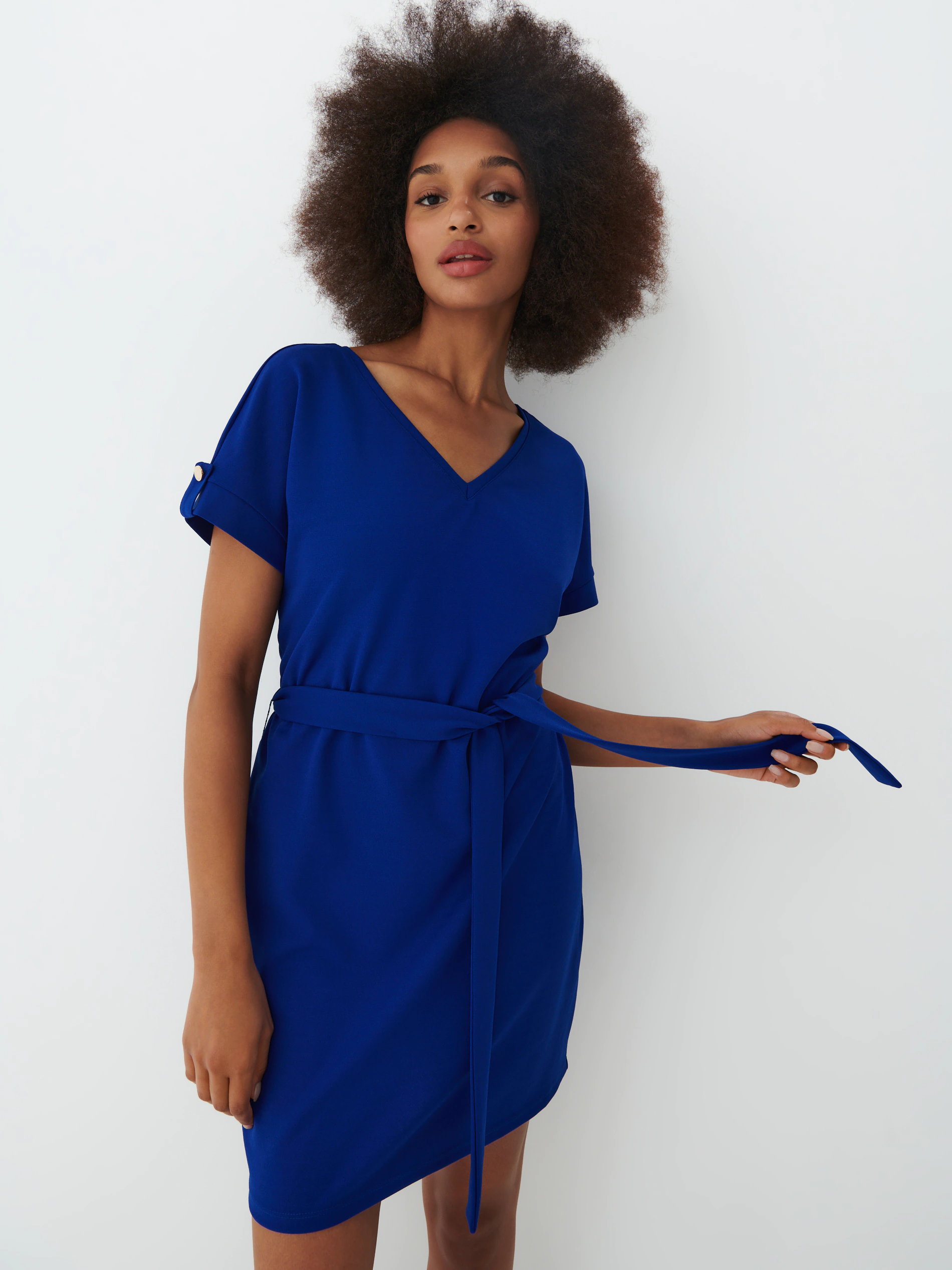 Mohito - Kobaltowa sukienka mini z wiązaniem - Niebieski Mohito