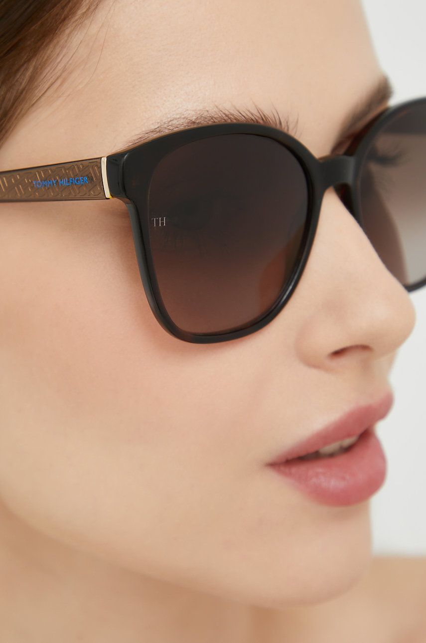 Tommy Hilfiger okulary przeciwsłoneczne damskie kolor brązowy Tommy Hilfiger