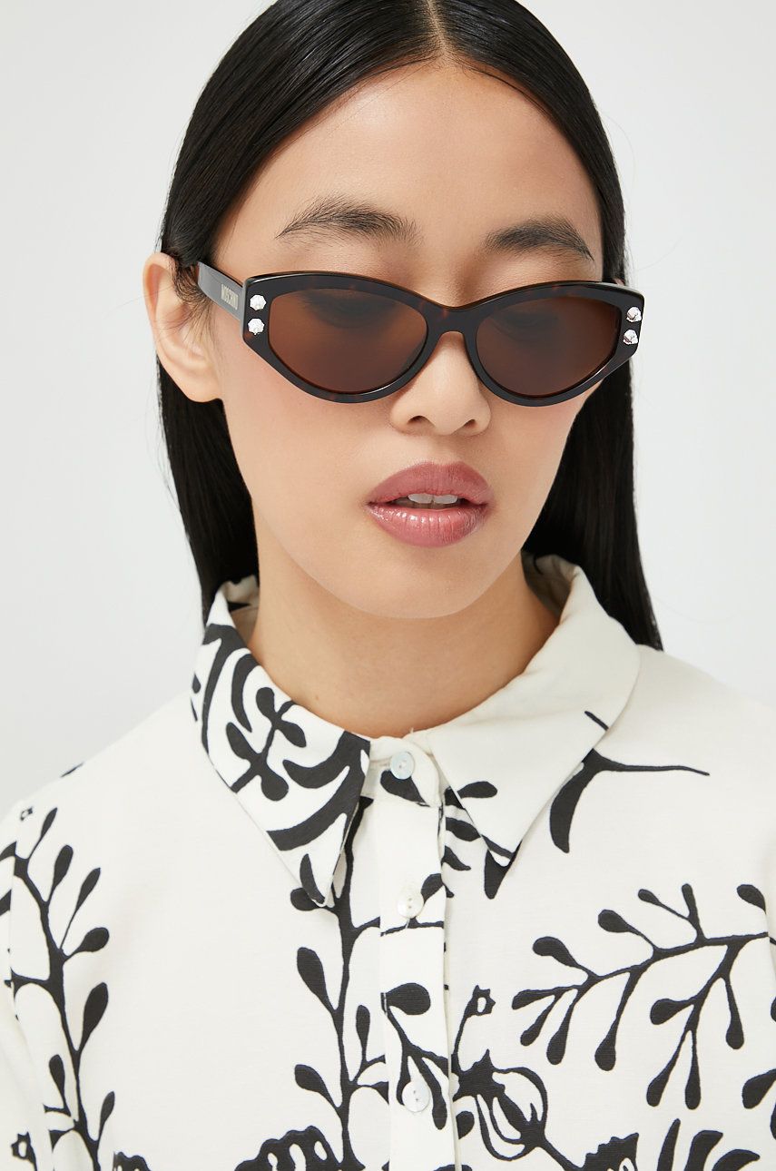Moschino okulary przeciwsłoneczne damskie kolor brązowy Moschino