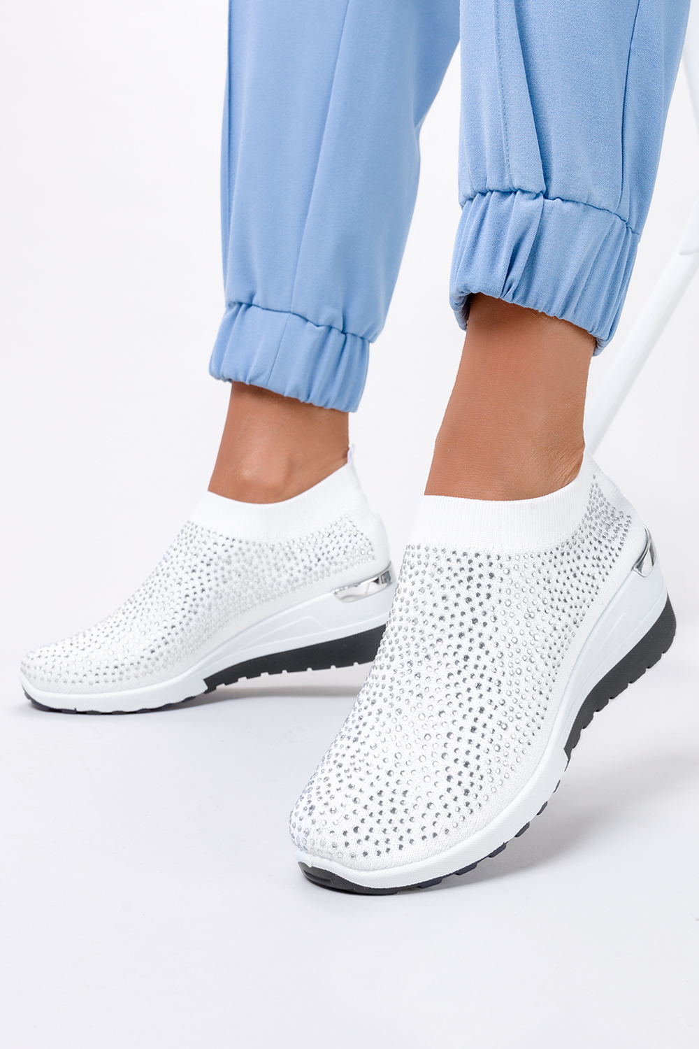 Białe sneakersy na koturnie z cyrkoniami buty sportowe slip on Casu  SJ2139-2 Casu