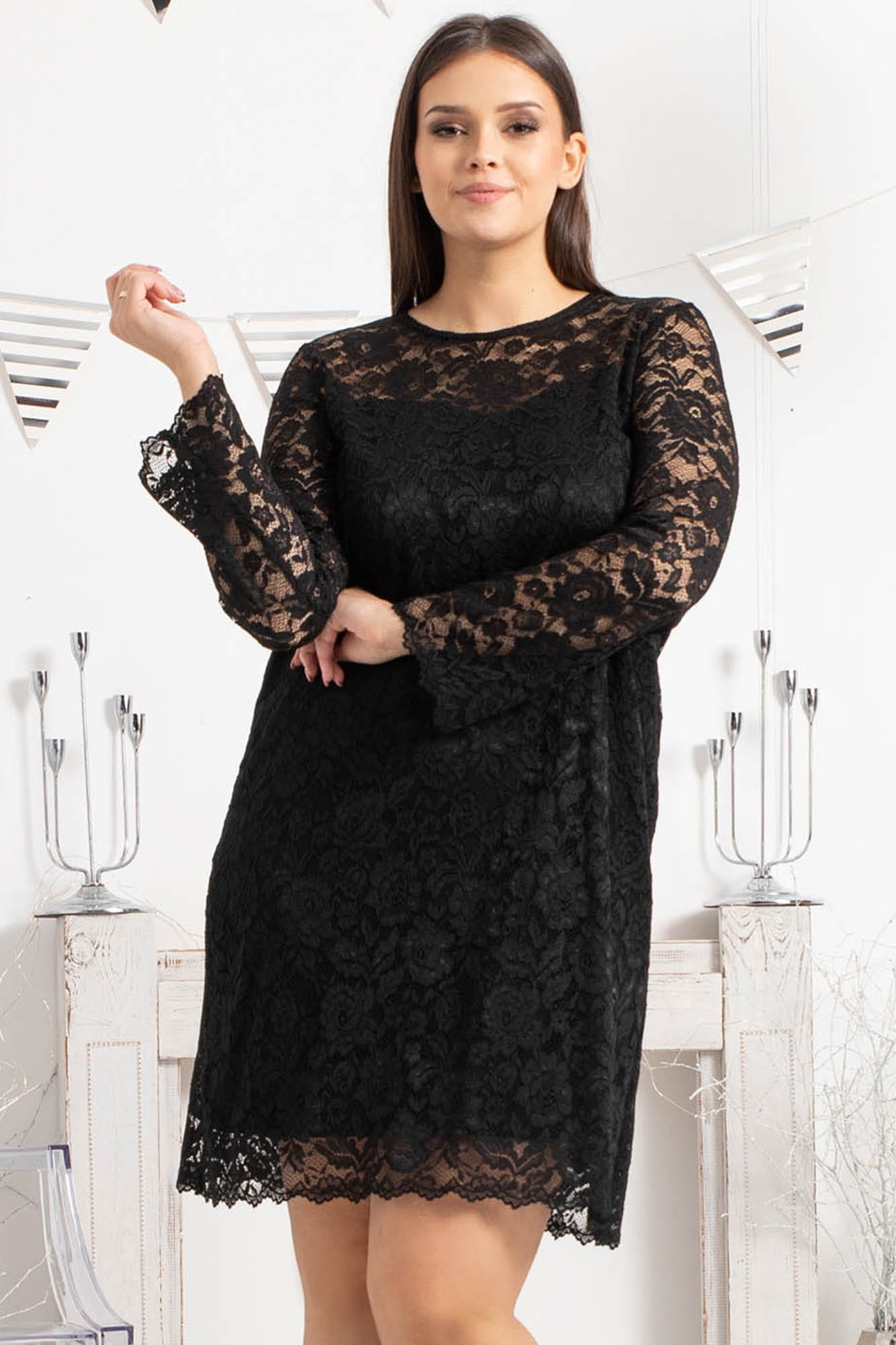 Sukienka koronkowa trapezowa duże rozmiary ARIADNA czarna KARKO