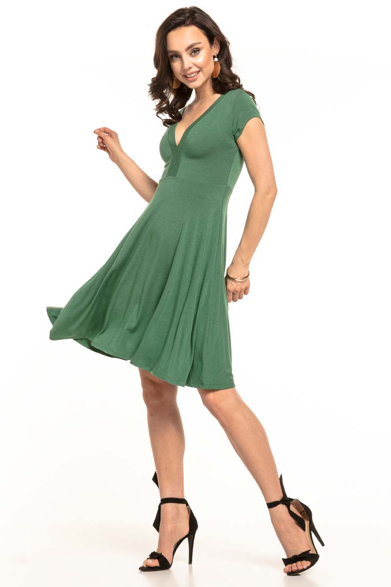 Zielona Sukienka Dzianinowa z Dekoltem V na Lato Tessita