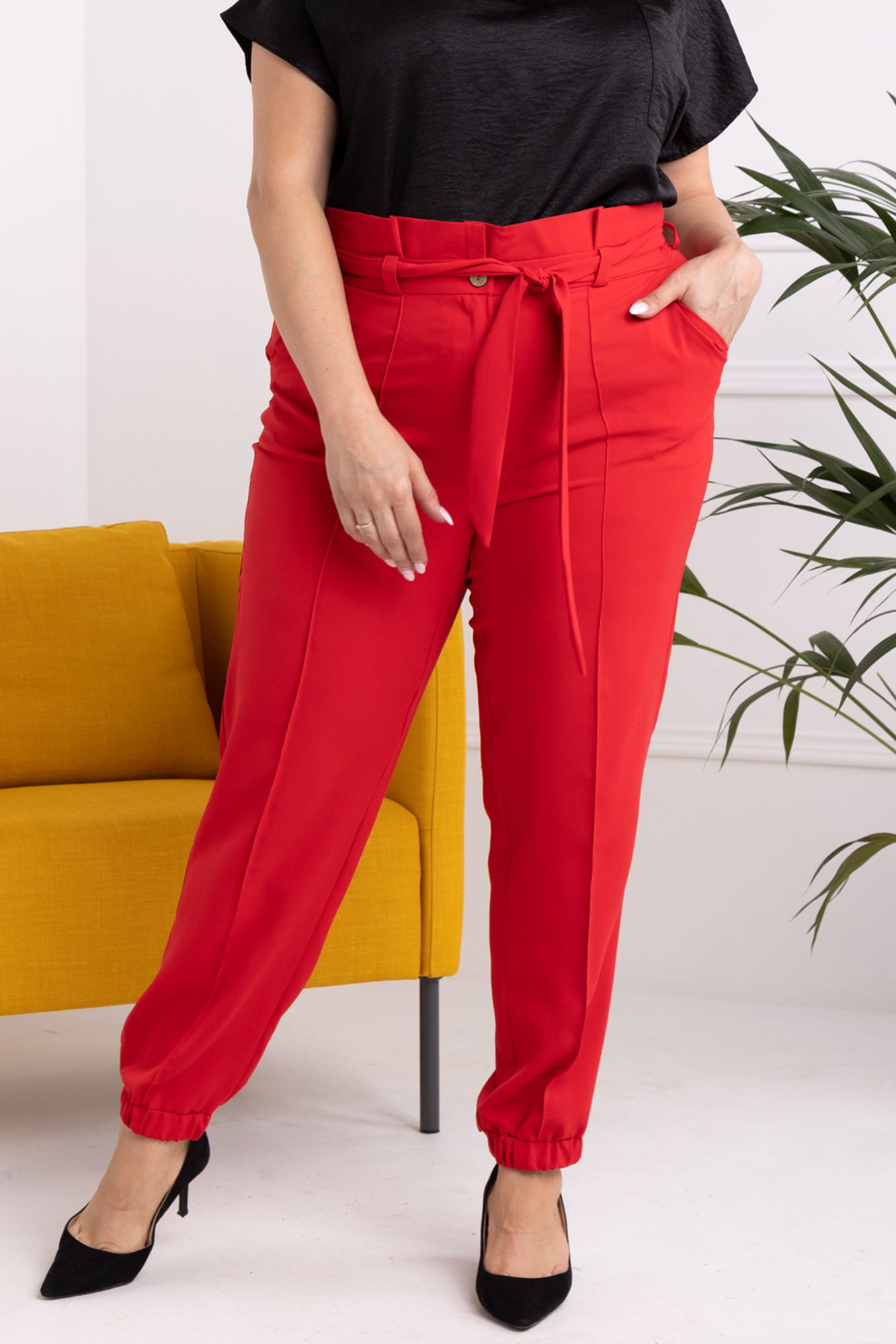 Spodnie z talią paper bag alladynki eleganckie CLOE czerwone KARKO
