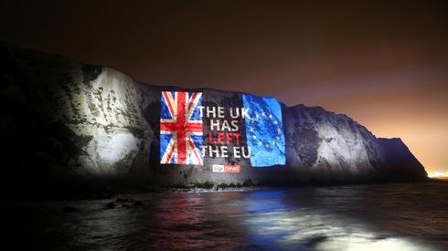 Wiadomość pożegnalna na klifach w Dover w Wielkiej Brytanii / fot. Tim P. Whitby, PAP