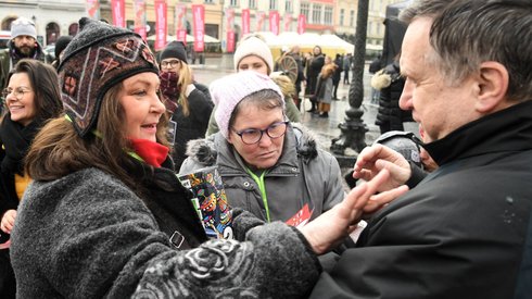 Anna Dymna wraz z podopiecznymi jej fundacji 