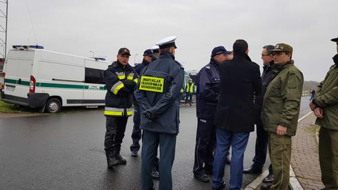 W przeprowadzanie kontroli sanitarnej zaangażowano służby, fot. Alicja Wirwicka/Onet