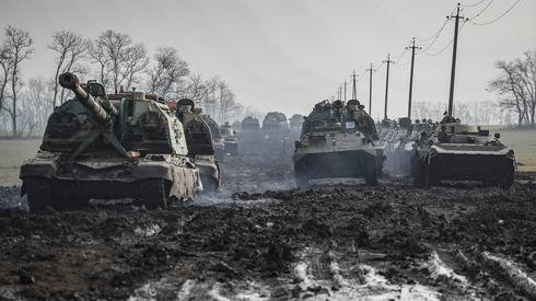 Rosyjskie pojazdy opancerzone w obwodzie rostowskim, fot. YURI KOCHETKOV, PAP