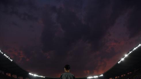 Mecz rozgrywany jest na stadionie Filipa II/ źr. AFP/Armend NIMANI 