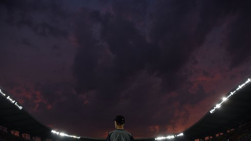 Mecz rozgrywany jest na stadionie Filipa II/ źr. AFP/Armend NIMANI 