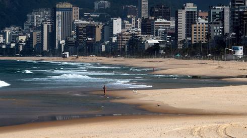 Brazylia: puste plaże w Rio de Janeiro (Autor: PAP/EPA/Antonio Lacerda)