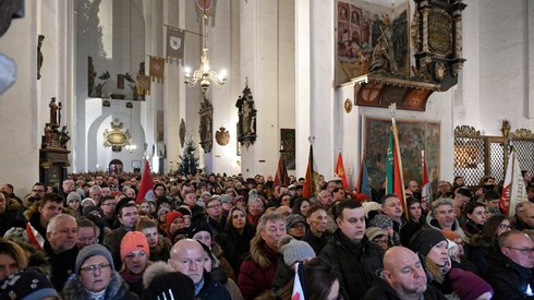 W Bazylice Mariackiej w Gdańsku trwa uroczysta msza święta/PAP/Adam Warżawa 