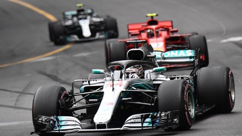 Lewis Hamilton, Kimi Raikkonen oraz Valtteri Bottas (fot. AFP)